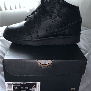 jordan 1 all black gs boy size 5.5